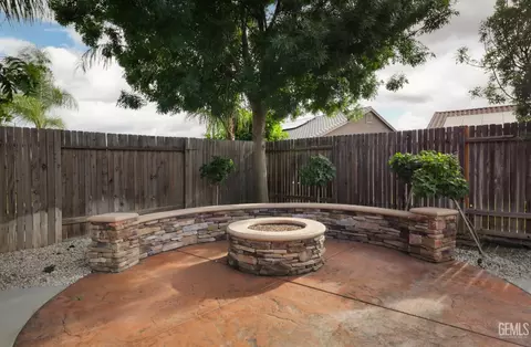 Exterior - 9605 Surfside St, Bakersfield, CA 93313 photo 10 of 11