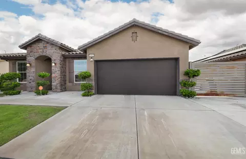 Exterior - 9605 Surfside St, Bakersfield, CA 93313 photo 4 of 11