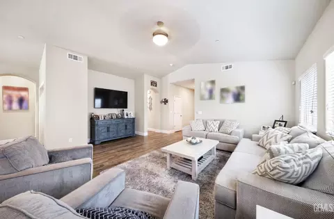 Other - 9605 Surfside St, Bakersfield, CA 93313 photo 2 of 5