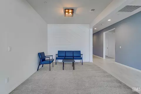 Entry Way - 312 Hammersmith Dr, Bakersfield, CA 93314 photo 3 of 5
