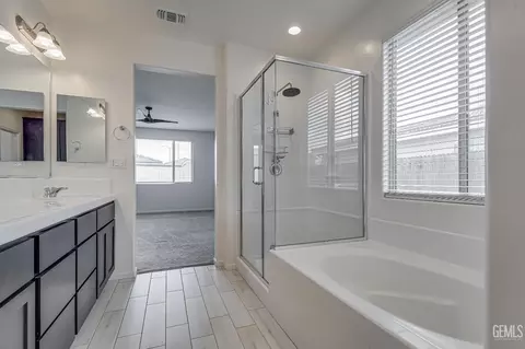 Bath - 312 Hammersmith Dr, Bakersfield, CA 93314 photo 3 of 3