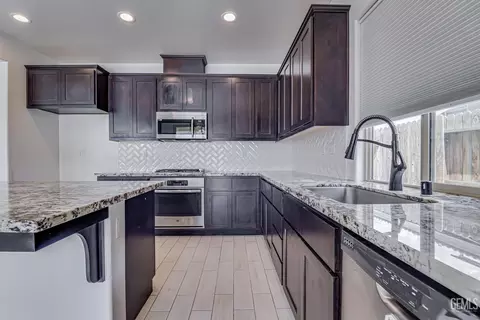 Kitchen - 312 Hammersmith Dr, Bakersfield, CA 93314 photo 2 of 3