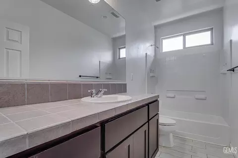 Bath - 312 Hammersmith Dr, Bakersfield, CA 93314 photo 1 of 3