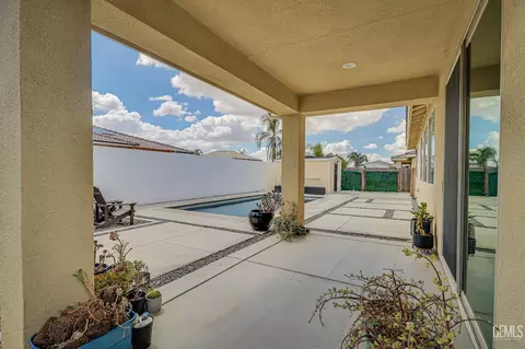 Exterior - 312 Hammersmith Dr, Bakersfield, CA 93314 photo 6 of 9