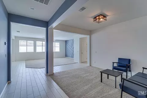 Entry Way - 312 Hammersmith Dr, Bakersfield, CA 93314 photo 2 of 5