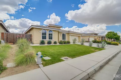 312 Hammersmith Dr, Bakersfield, CA 93314