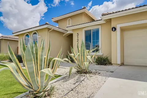 Exterior - 312 Hammersmith Dr, Bakersfield, CA 93314 photo 4 of 9