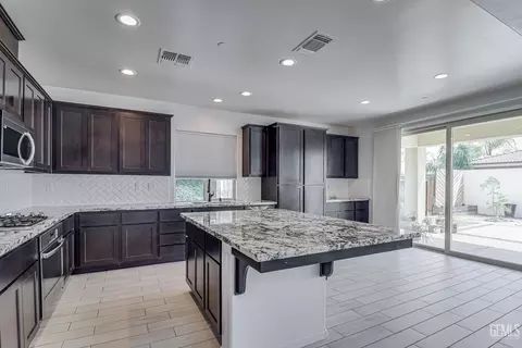 Kitchen - 312 Hammersmith Dr, Bakersfield, CA 93314 photo 3 of 3