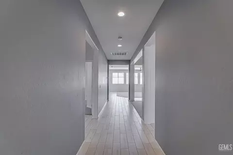 Entry Way - 312 Hammersmith Dr, Bakersfield, CA 93314 photo 1 of 5