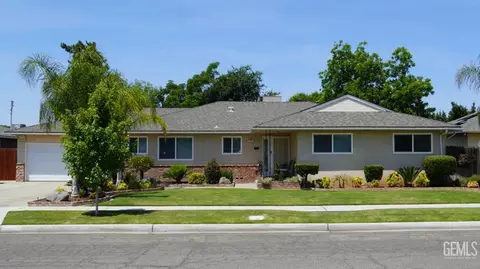6281 N 9th St, Fresno, CA 93710