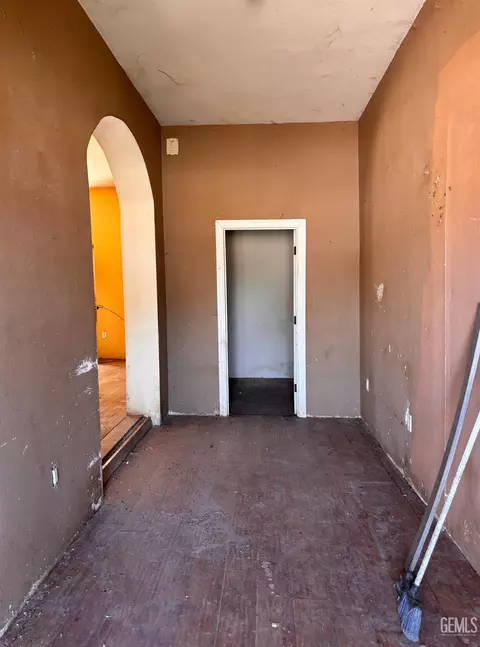 Entry Way - 24892 4th St, Fellows, CA 93224 photo 1 of 2