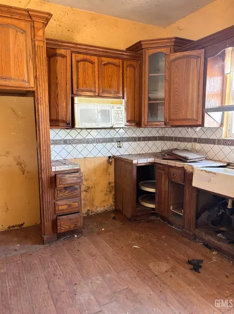 Kitchen - 24892 4th St, Fellows, CA 93224 photo 3 of 3