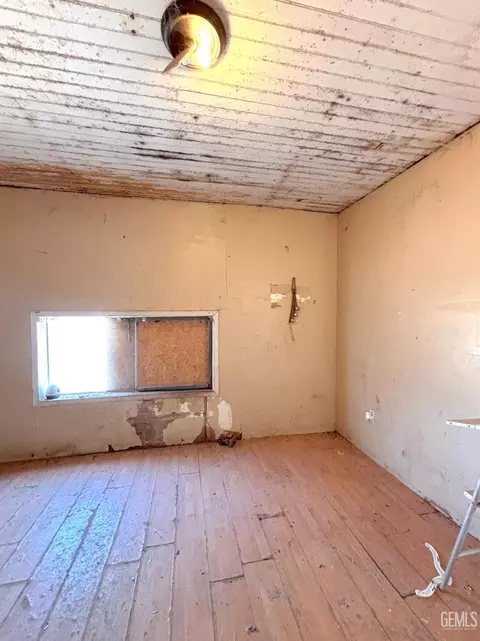 Bedroom - 24892 4th St, Fellows, CA 93224 photo 2 of 4