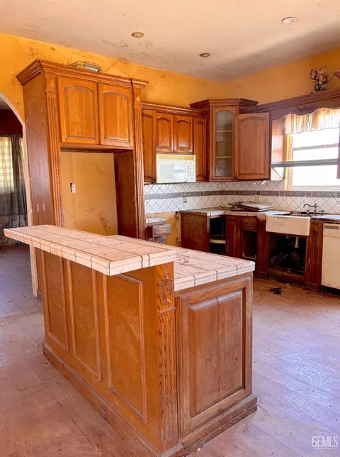 Kitchen - 24892 4th St, Fellows, CA 93224 photo 2 of 3