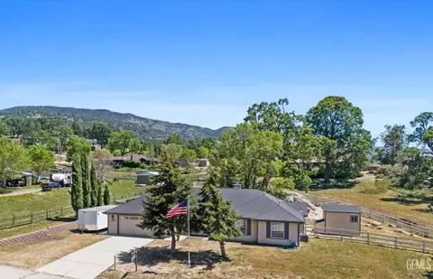 30101 Greenwater Dr, Tehachapi, CA 93561