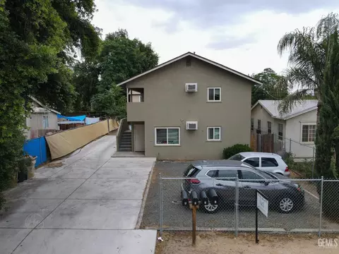 2207 River Blvd, Bakersfield, CA 93305
