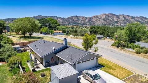 View/Area - 20020 Birdie Ct, Tehachapi, CA 93561 photo 2 of 4