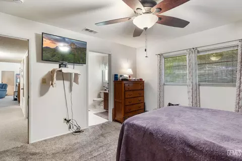 Bedroom - 20020 Birdie Ct, Tehachapi, CA 93561 photo 2 of 3