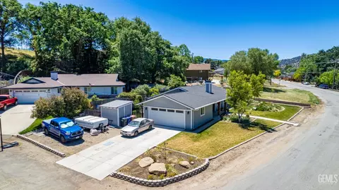 View/Area - 20020 Birdie Ct, Tehachapi, CA 93561 photo 1 of 4