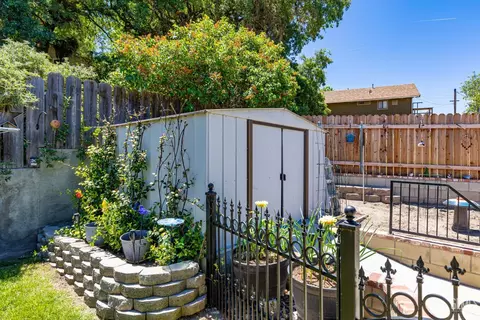 Exterior - 20020 Birdie Ct, Tehachapi, CA 93561 photo 9 of 16