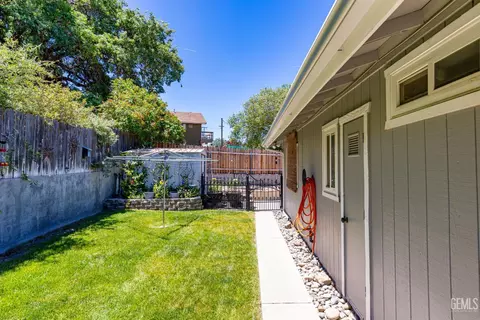 Exterior - 20020 Birdie Ct, Tehachapi, CA 93561 photo 8 of 16