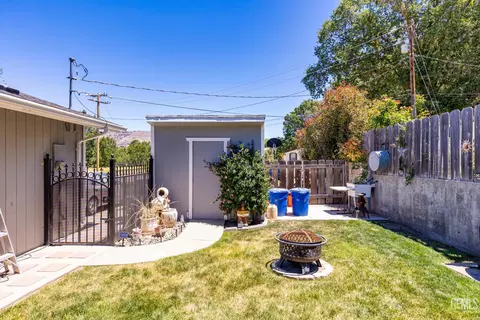 Exterior - 20020 Birdie Ct, Tehachapi, CA 93561 photo 3 of 16