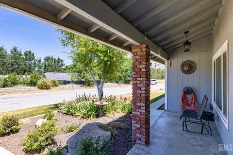 Exterior - 20020 Birdie Ct, Tehachapi, CA 93561 photo 2 of 16