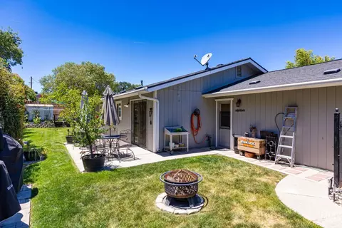Exterior - 20020 Birdie Ct, Tehachapi, CA 93561 photo 5 of 16