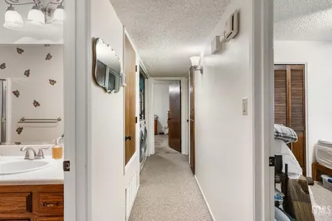 Entry Way - 20020 Birdie Ct, Tehachapi, CA 93561 photo 1 of 1