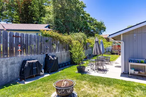 Exterior - 20020 Birdie Ct, Tehachapi, CA 93561 photo 4 of 16
