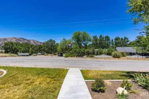 Exterior - 20020 Birdie Ct, Tehachapi, CA 93561 photo 14 of 16