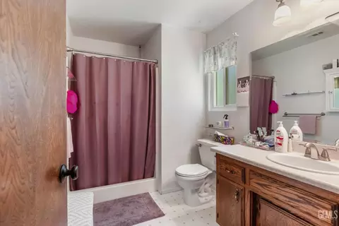 Bath - 20020 Birdie Ct, Tehachapi, CA 93561 photo 2 of 2