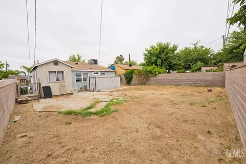 Exterior - 111 Franklin Ave, Taft, CA 93268 photo 1 of 3