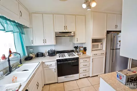Kitchen - 111 Franklin Ave, Taft, CA 93268 photo 1 of 1