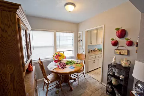Dining - 111 Franklin Ave, Taft, CA 93268 photo 1 of 1