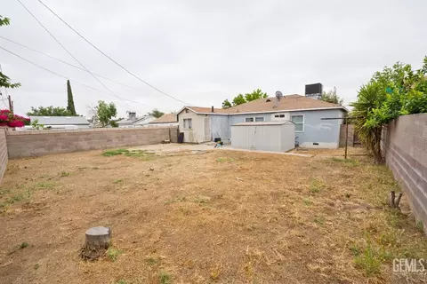 Exterior - 111 Franklin Ave, Taft, CA 93268 photo 2 of 3