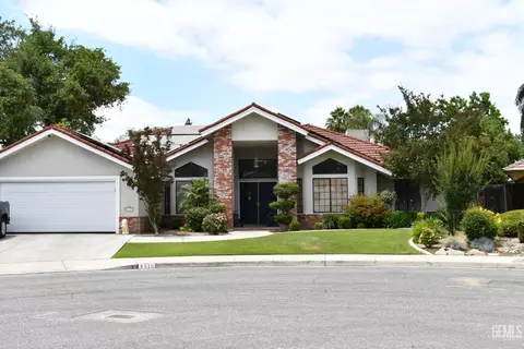 8916 Landover Ln, Bakersfield, CA 93311