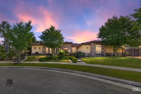 204 Somerford Ct, Bakersfield, CA 93312