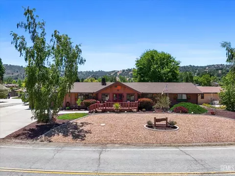 29980 Pinedale Dr, Tehachapi, CA 93561