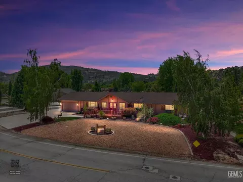 29980 Pinedale Dr, Tehachapi, CA 93561