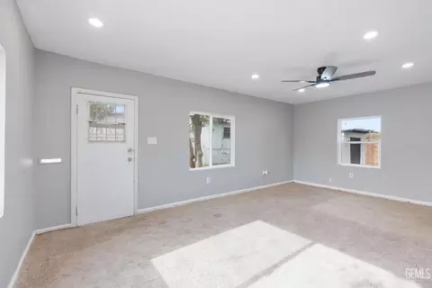 Living - 300 Buchanan St, Taft, CA 93268 photo 3 of 3