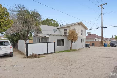 Exterior - 300 Buchanan St, Taft, CA 93268 photo 1 of 5