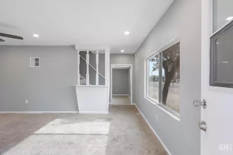 Entry Way - 300 Buchanan St, Taft, CA 93268 photo 1 of 5