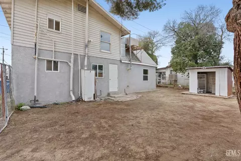 Exterior - 300 Buchanan St, Taft, CA 93268 photo 5 of 5