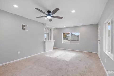 Living - 300 Buchanan St, Taft, CA 93268 photo 1 of 3