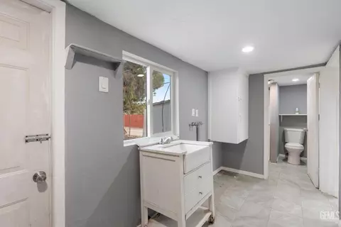 Other - 300 Buchanan St, Taft, CA 93268 photo 9 of 10