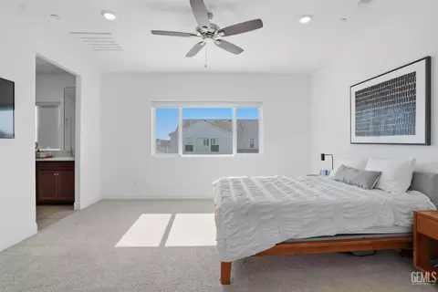 Bedroom - 3317 Trail River Ln, Shafter, CA 93263 photo 5 of 8