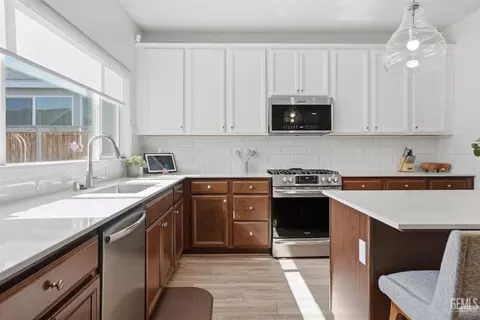 Kitchen - 3317 Trail River Ln, Shafter, CA 93263 photo 3 of 4