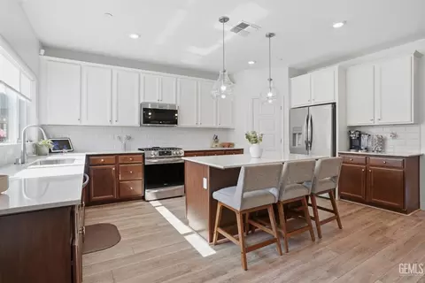 Kitchen - 3317 Trail River Ln, Shafter, CA 93263 photo 4 of 4