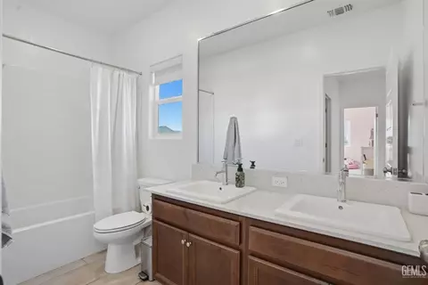 Bath - 3317 Trail River Ln, Shafter, CA 93263 photo 2 of 2